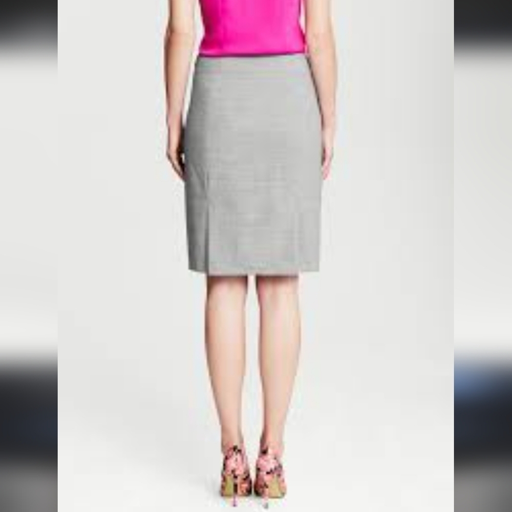 Facconable Wool Pensil Skirt With Side Slit